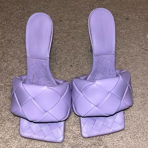 Bottega Veneta Lido Sandal size 36 in color wisteria.